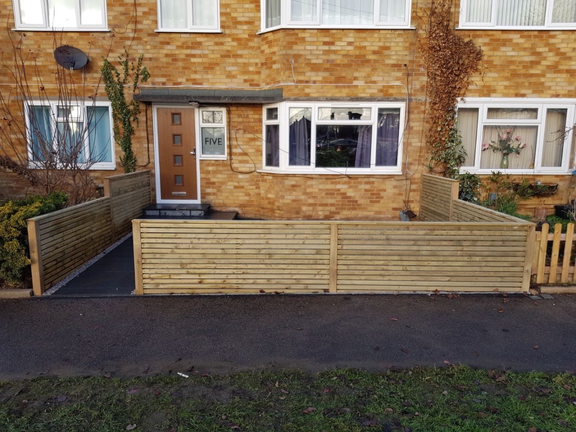 Front garden fencing rebuild after
