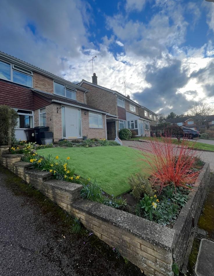 Front garden artificial lawn